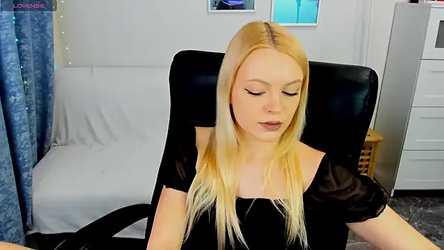 KatherineePierce online show from April 2026 04:33:02 PM