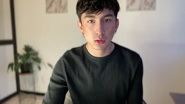 sweettaaron01 online show from April 2026 11:13:02 PM