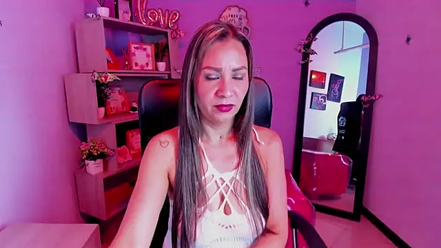 Stefy Zea online show from November 2025 06:20:01 PM