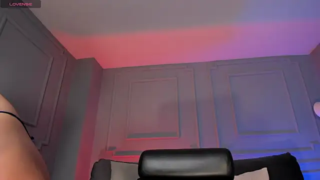 IsabellaMoreau online show from November 2025 07:10:01 PM