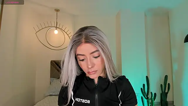 IsabellaMoreau online show from February 2026 07:11:01 PM