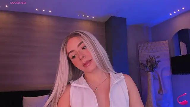 IsabellaMoreau online show from March 2026 08:37:01 PM