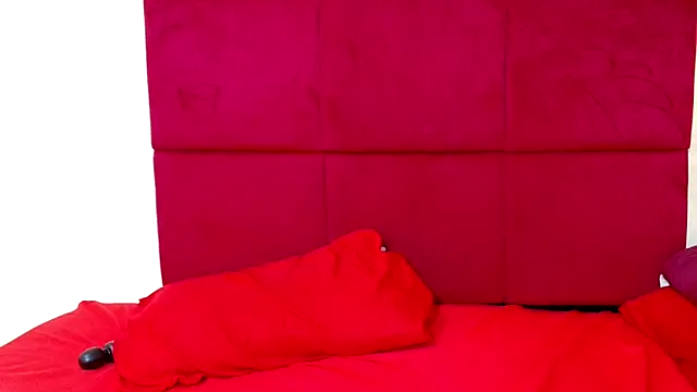 Snapshot of HugeTitisxx chatting on November 2025 02:56:01 PM HugeTitisxx online show from November 2025 02:56:01 PM