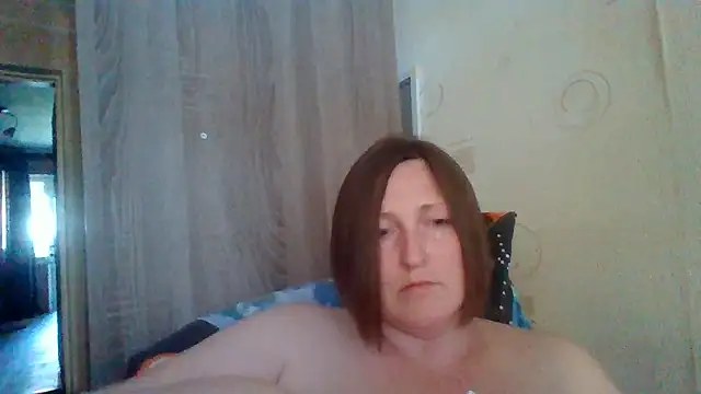 Snapshot of AllaSowinskaya chatting on July 2026 06:41:01 AM AllaSowinskaya online show from July 2026 06:41:01 AM