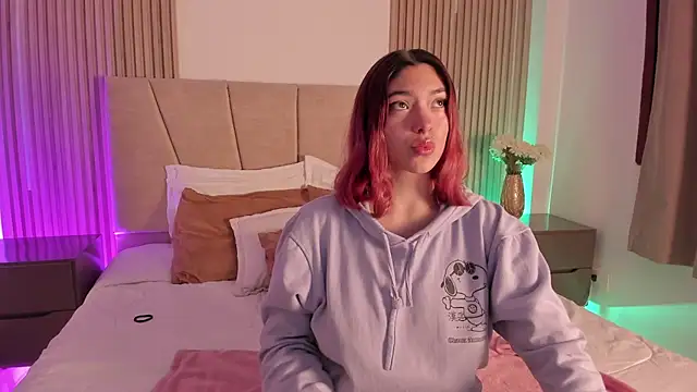 Victoria Beaumont online show from April 2026 12:00:02 PM