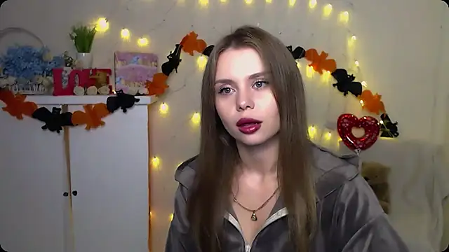 Snapshot of OceanicDawn chatting on October 2025 05:49:02 AM OceanicDawn online show from October 2025 05:49:02 AM