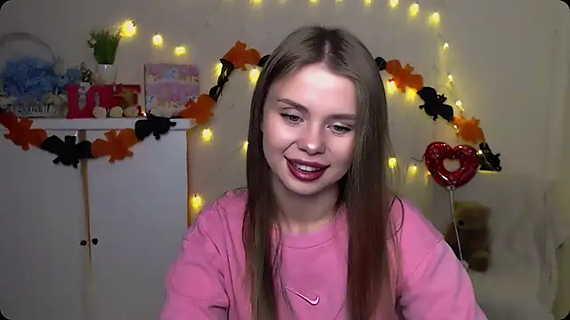 Snapshot of OceanicDawn chatting on October 2025 05:21:02 AM OceanicDawn online show from October 2025 05:21:02 AM