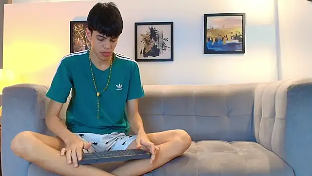 TWINKS FRIENDS online show from March 2026 01:17:01 PM