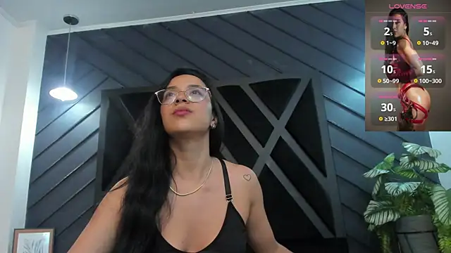 zoe martins  online show from November 2025 05:44:02 PM