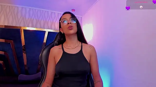 zoe martins  online show from February 2026 05:43:01 PM