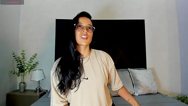 Snapshot of zoe_martins_ chatting on June 2026 05:35:02 PM zoe martins online show from June 2026 05:35:02 PM