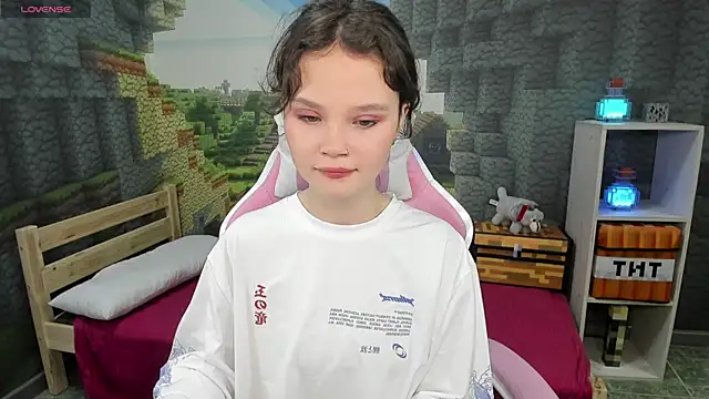 EmilyChaves online show from September 2025 10:56:02 PM