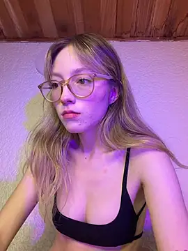 ReenKitty online show from June 2026 04:19:01 AM