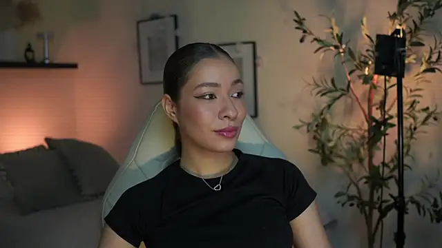 isabella-garcia- online show from July 2026 01:33:01 AM
