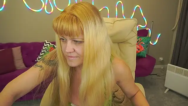 BellaLaPetit online show from October 2025 01:40:02 PM