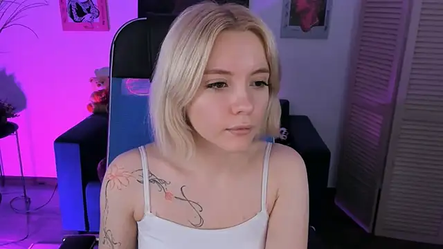 AuroraWrenfield online show from December 2025 03:25:02 AM