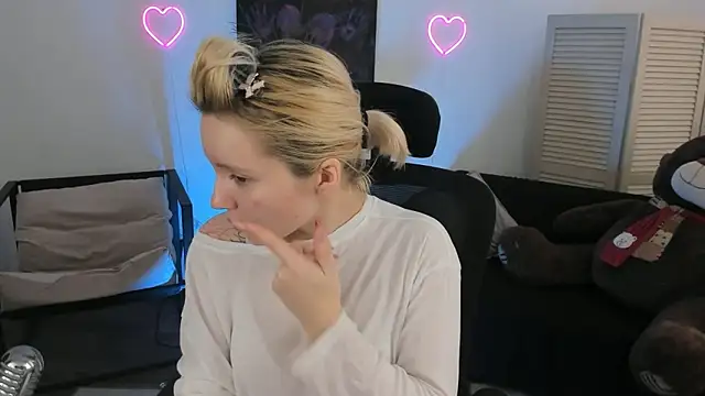 AuroraWrenfield online show from February 2026 07:36:01 AM