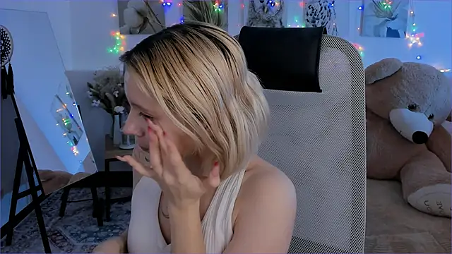 AuroraWrenfield online show from February 2026 04:28:02 AM