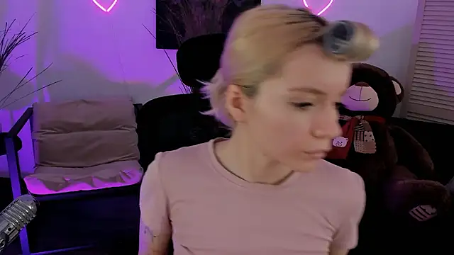 AuroraWrenfield online show from March 2026 04:18:02 AM