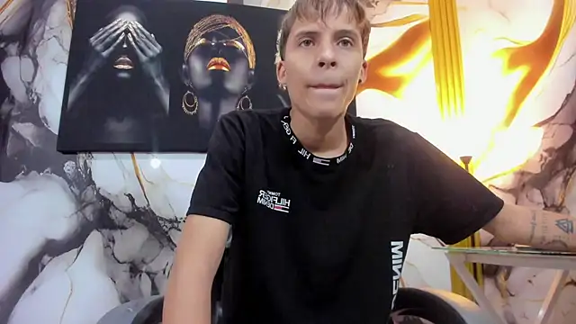 Snapshot of mono_blonde chatting on July 2026 12:32:02 PM mono blonde online show from July 2026 12:32:02 PM