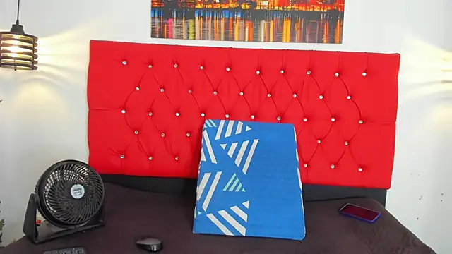 carolinacrus01 online show from November 2025 03:21:01 PM