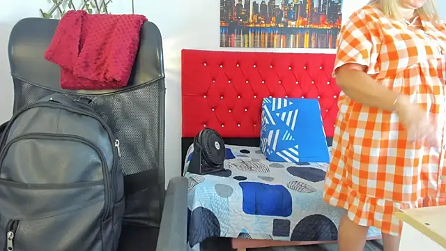 carolinacrus01 online show from November 2025 02:27:02 PM