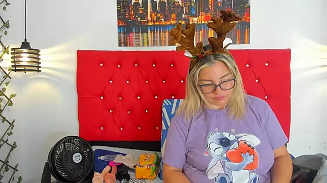 carolinacrus01 online show from November 2025 04:07:02 PM