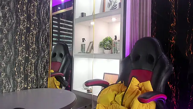 LunaaFerrari online show from September 2025 12:41:02 PM