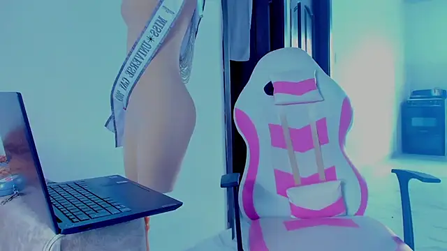 ISA BELLA VZL online show from April 2026 06:59:02 PM