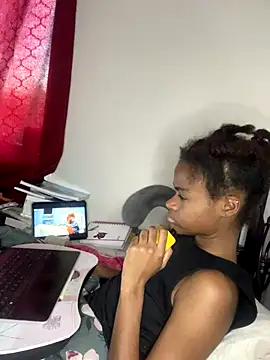Snapshot of Soniala chatting on November 2025 07:28:01 PM Soniala online show from November 2025 07:28:01 PM