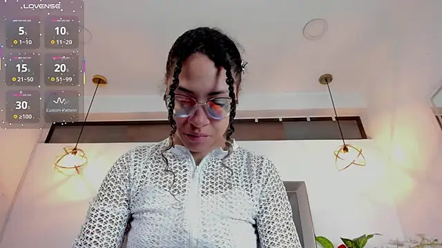 Hanna Cornee  online show from December 2025 01:38:01 PM