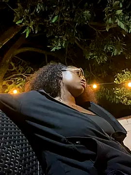 Snapshot of darle_volant chatting on October 2025 02:20:01 AM darle volant online show from October 2025 02:20:01 AM