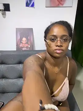 Snapshot of darle_volant chatting on October 2025 04:42:01 AM darle volant online show from October 2025 04:42:01 AM