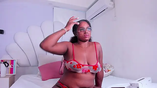 Snapshot of darle_volant chatting on October 2025 11:01:01 AM darle volant online show from October 2025 11:01:01 AM