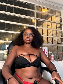 Snapshot of darle_volant chatting on November 2025 11:04:02 PM darle volant online show from November 2025 11:04:02 PM