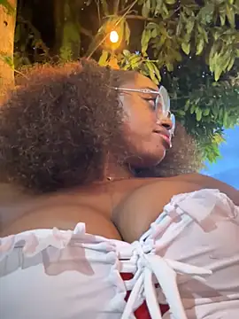 Snapshot of darle_volant chatting on November 2025 10:52:01 PM darle volant online show from November 2025 10:52:01 PM