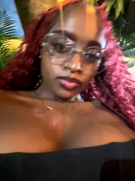 Snapshot of darle_volant chatting on November 2025 11:02:01 PM darle volant online show from November 2025 11:02:01 PM