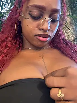 Snapshot of darle_volant chatting on November 2025 10:23:02 PM darle volant online show from November 2025 10:23:02 PM