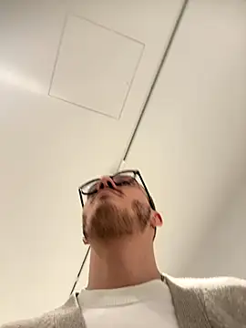 xAaronx9095 online show from September 2025 07:23:01 AM