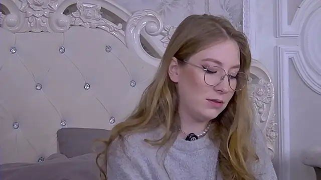 Snapshot of MiaEuphoria_ chatting on October 2025 03:37:02 AM MiaEuphoria online show from October 2025 03:37:02 AM