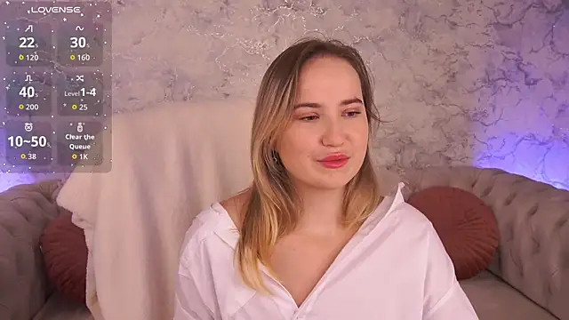 Snapshot of SofieBloom chatting on October 2025 10:51:02 PM SofieBloom online show from October 2025 10:51:02 PM