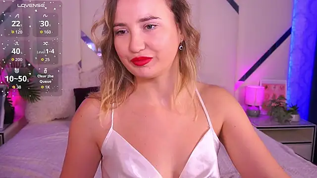 Snapshot of SofieBloom chatting on October 2025 07:34:01 PM SofieBloom online show from October 2025 07:34:01 PM