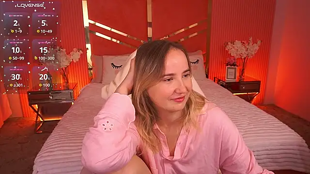 Snapshot of SofieBloom chatting on October 2025 11:15:01 PM SofieBloom online show from October 2025 11:15:01 PM