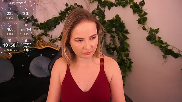 Snapshot of SofieBloom chatting on November 2025 11:25:01 PM SofieBloom online show from November 2025 11:25:01 PM