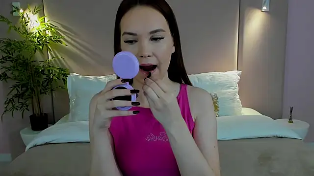 KiraHolli online show from October 2025 03:04:02 AM