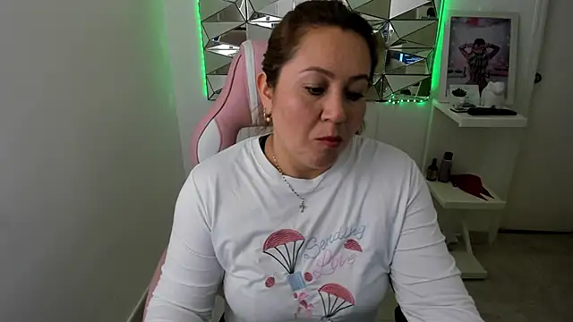 Snapshot of camixxx_m chatting on November 2025 12:59:02 PM camixxx m online show from November 2025 12:59:02 PM