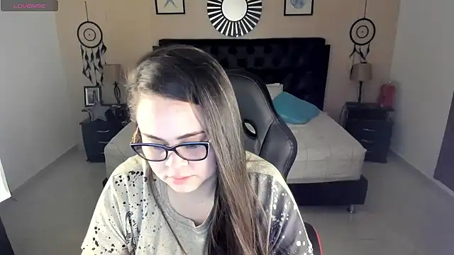 LolaVillalobos online show from June 2026 12:25:01 PM