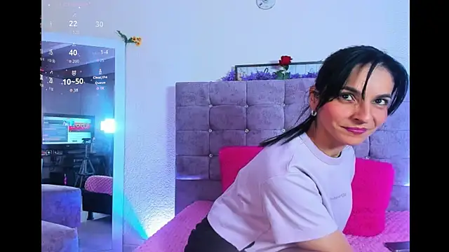 Snapshot of karol_rose chatting on October 2025 09:43:02 PM karol rose online show from October 2025 09:43:02 PM
