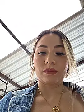Natasanz online show from May 2026 07:45:02 PM