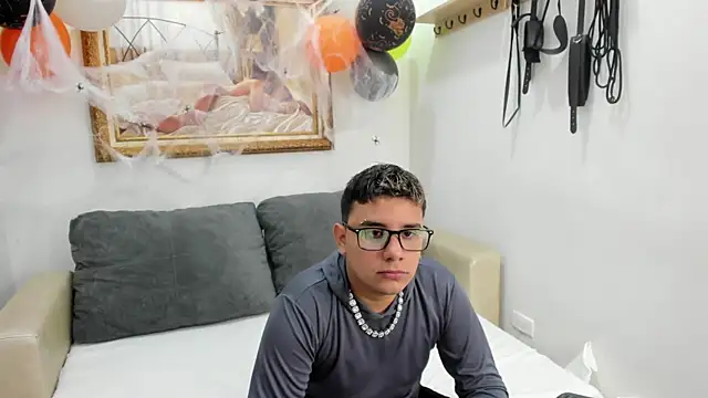 DavilANDkevin2 online show from October 2025 02:41:02 AM